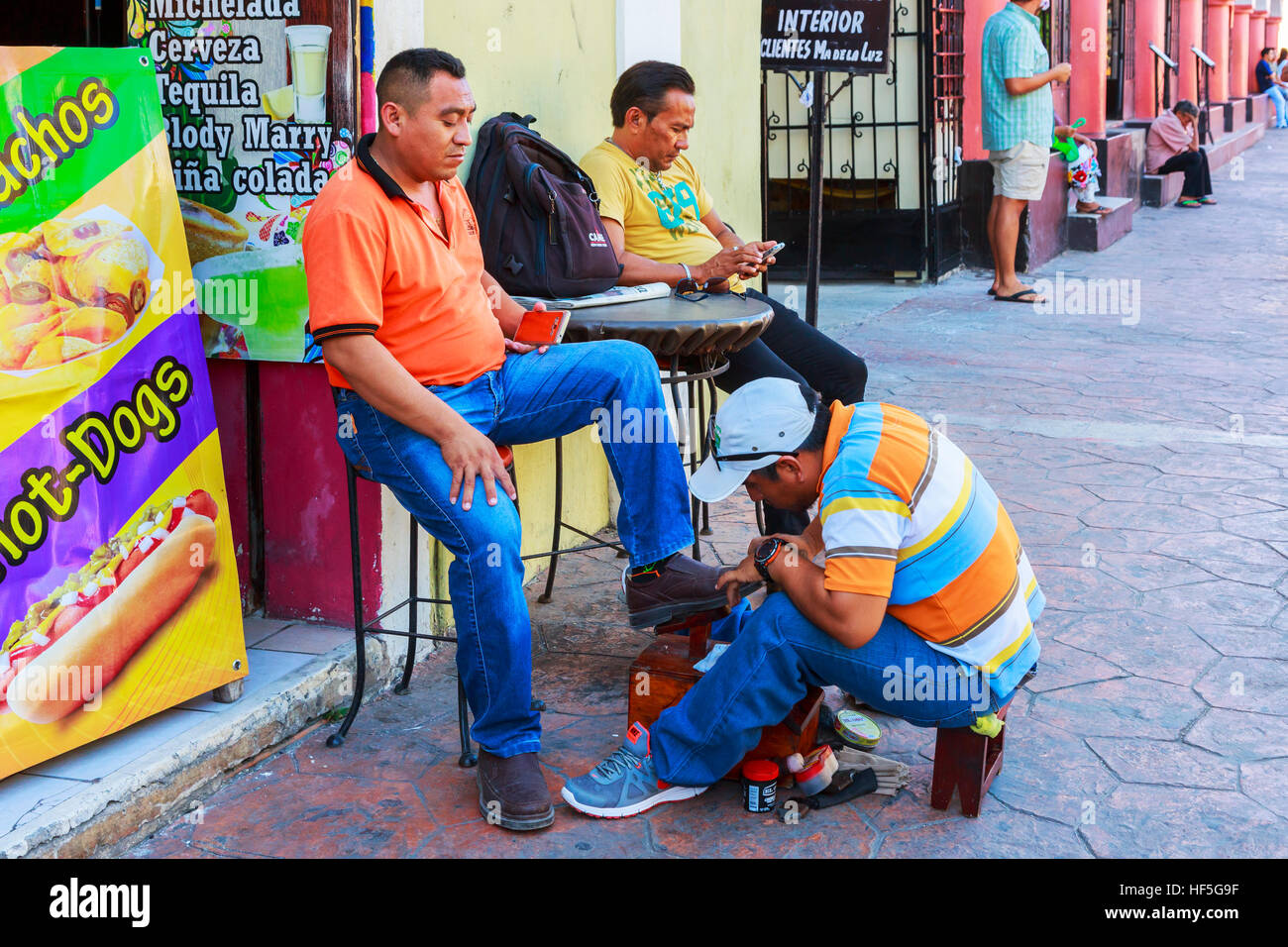 Shoeshine man working outside the shops in the main square at Valladolid, Yucatan, Mexico Stock Photo