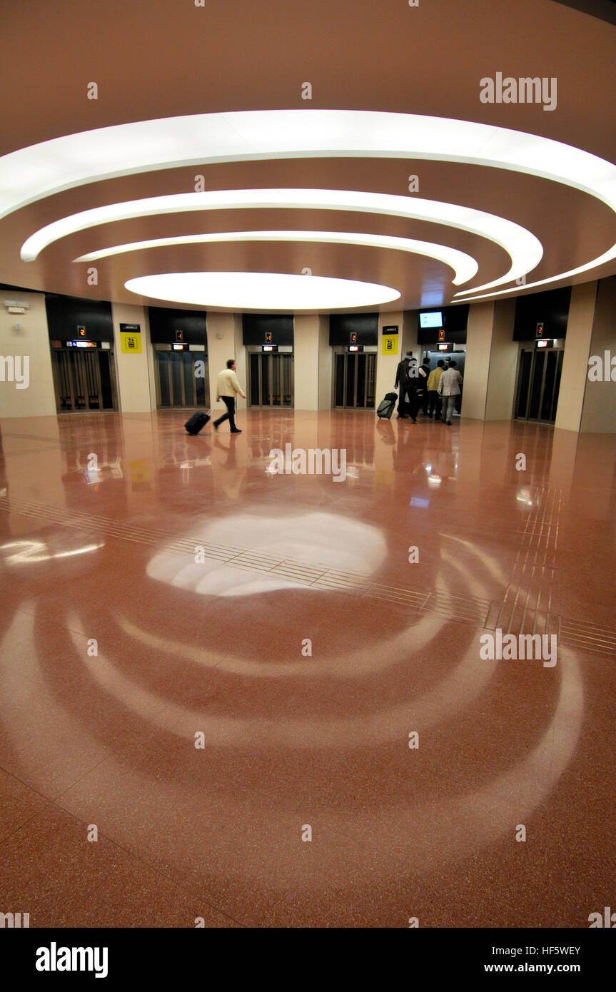 Barcelona Subway Station Stock Photo Alamy barcelona-subway-station-stock-photo-alamy