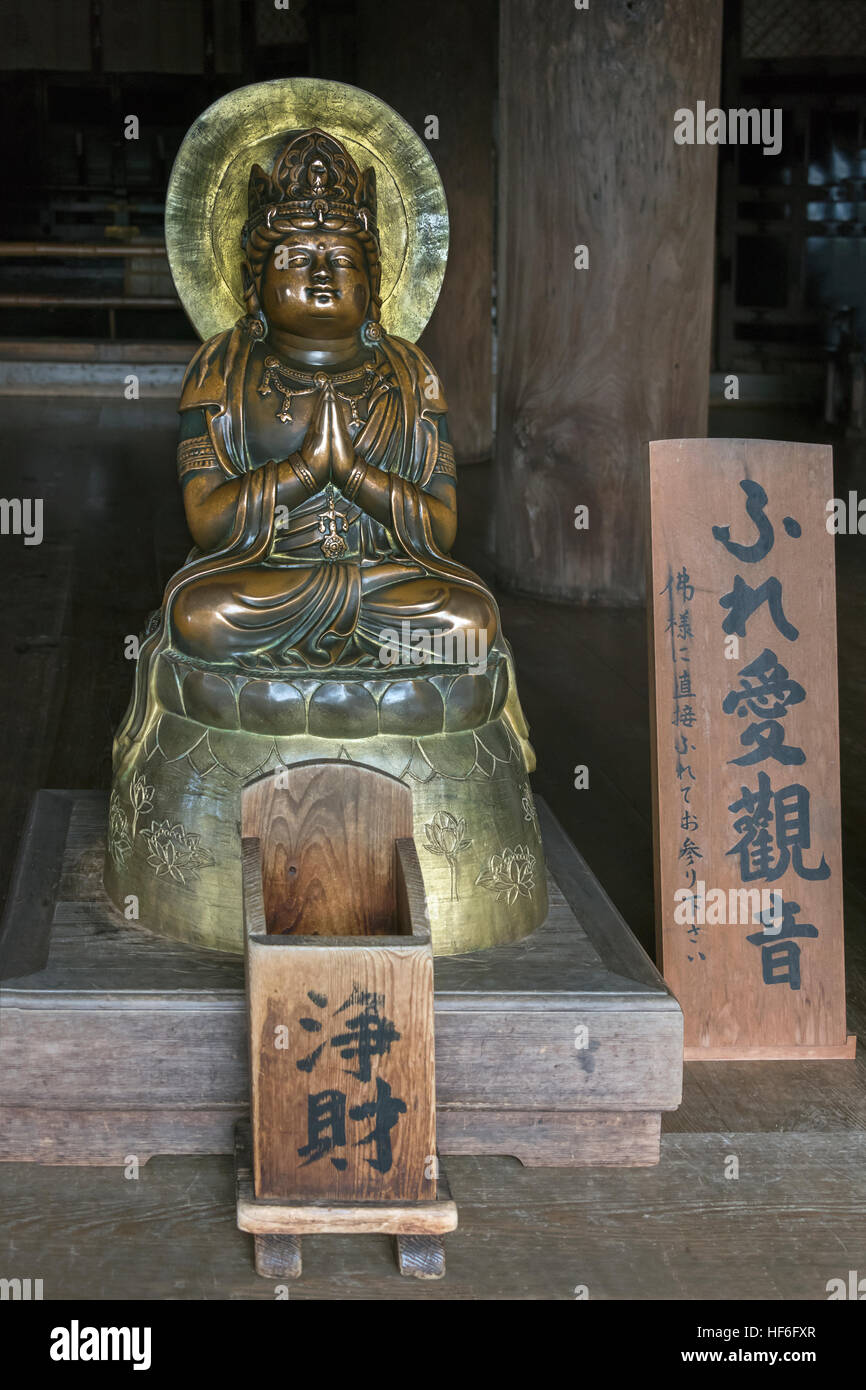 Bronze Buddha statue at the Honden (main hall), Kiyomizu-dera Buddhist  temple, Kyoto, Japan Stock Photo