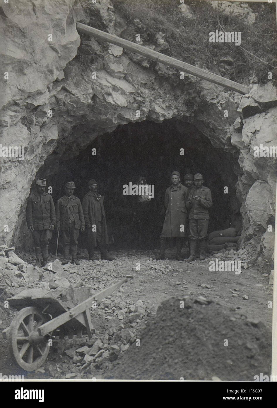 Ubaldo, Eingang zum Tunnel. 15667414) Stock Photo