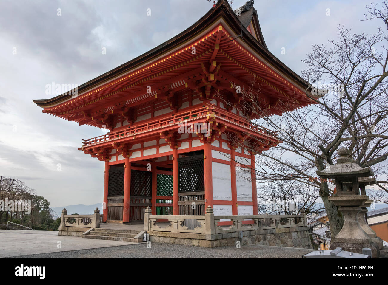 Nio-mon (Main gate) from the rear, Kiyomizu-dera Buddhist  temple, Kyoto, Japan Stock Photo