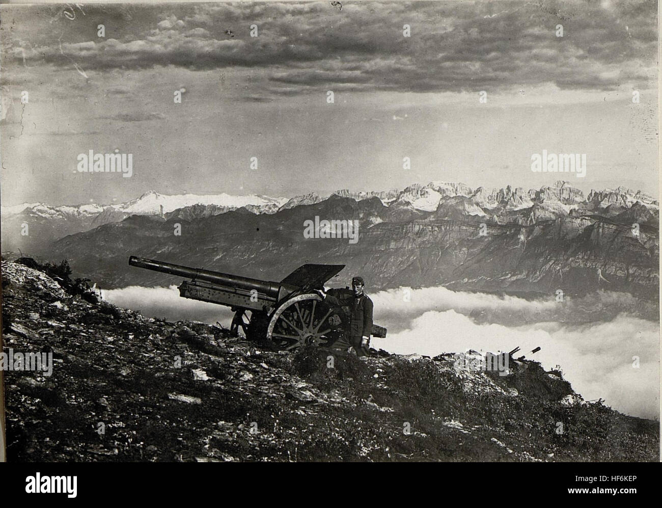 105 mm deutsche schwere Kanone in der Brentagruppe 15626799) Stock Photo