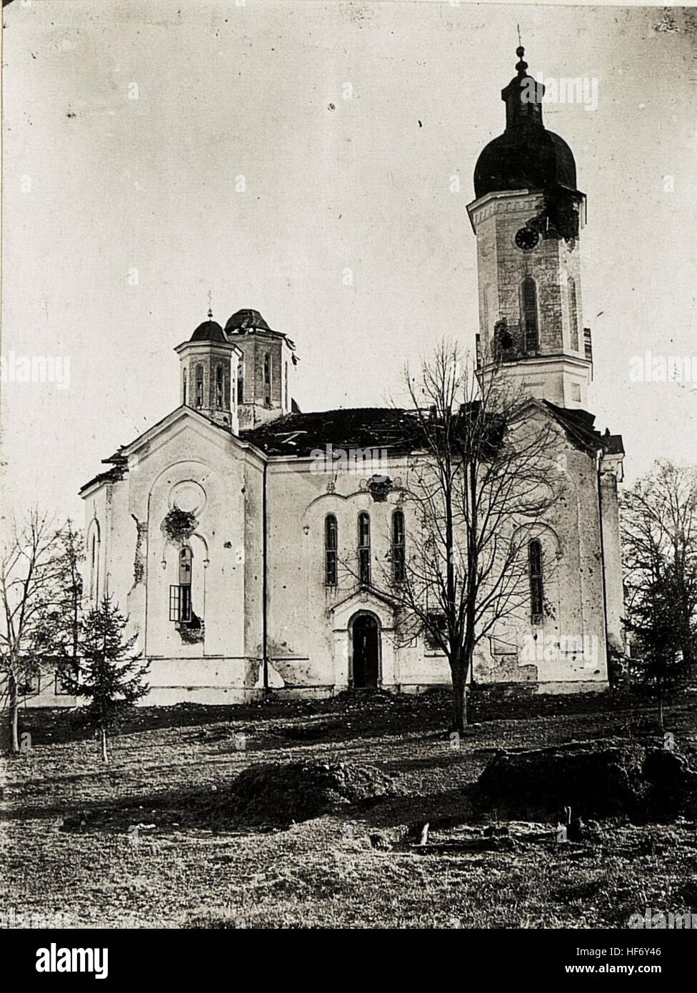 Beschädigte Kirche in Loznica. 15593659) Stock Photo