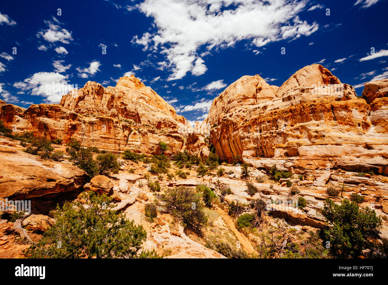 The trail to Hickman Bridge is Capitol Reef National Parks most popular hike and features fantastic views of the Waterpocket Fold and the majestic nat Stock Photo