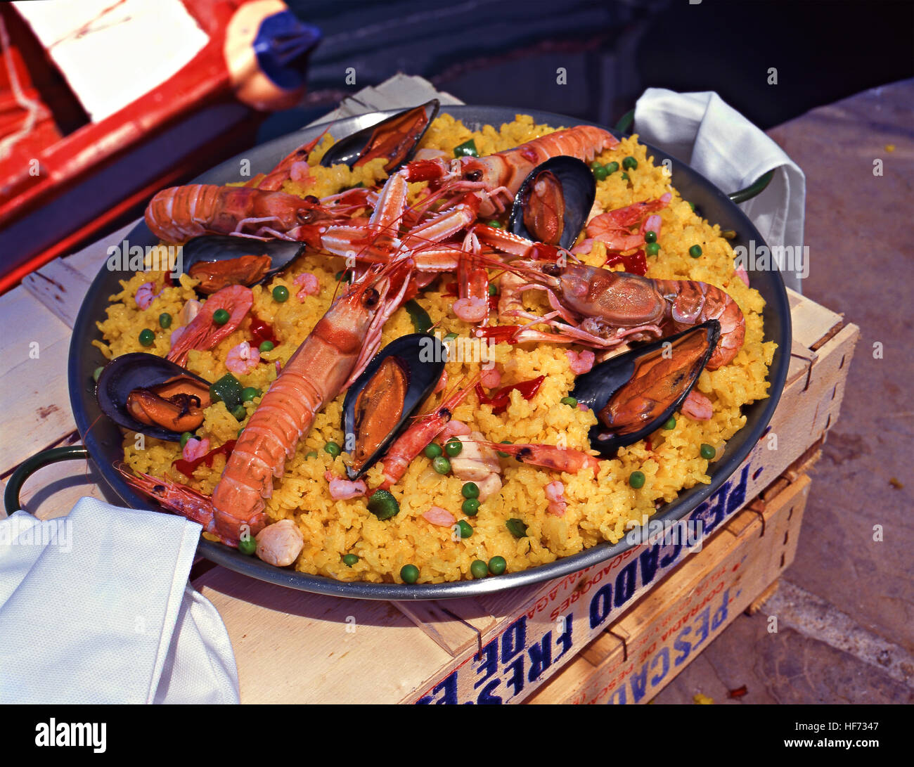 Dock side seafood Paella con Mariscos-Spain Stock Photo