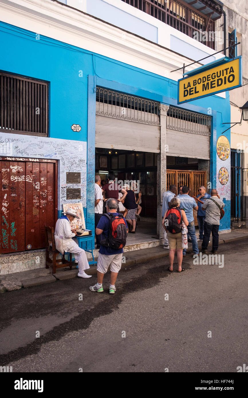 Bodeguita del Medio, bar, famous bar in Habana Vieja, La Havana, Cuba. Stock Photo