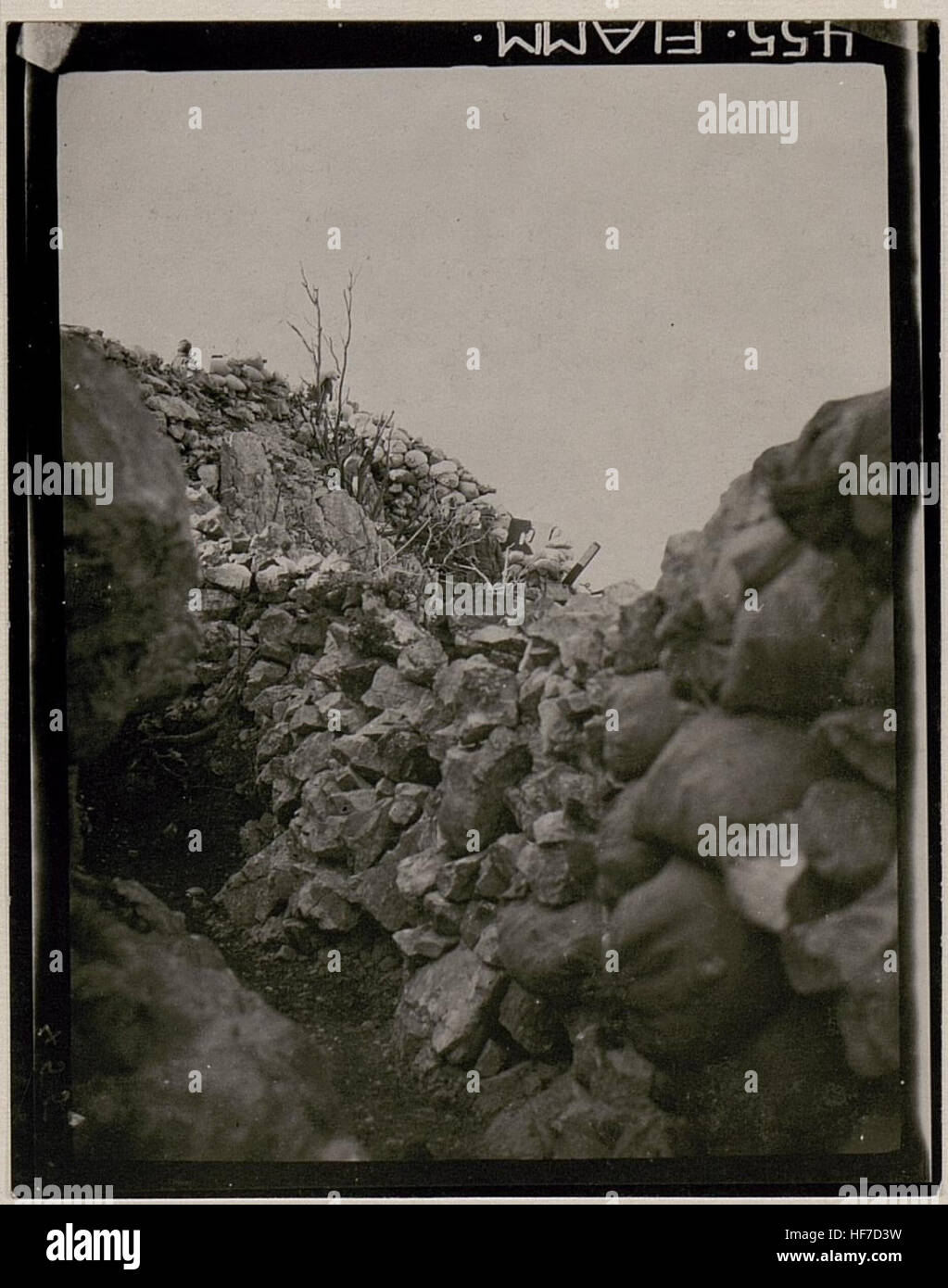 Infanteriestellung am Kamme des Monte Sabotino 15732698) Stock Photo