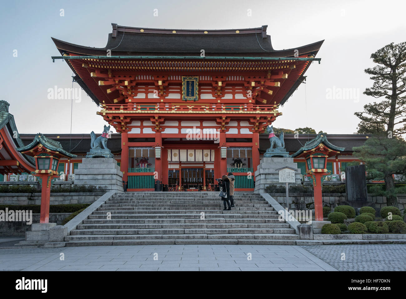 Romon (tower gate), early morning, Fushimi Inari Taisha Shinto Shrine ...