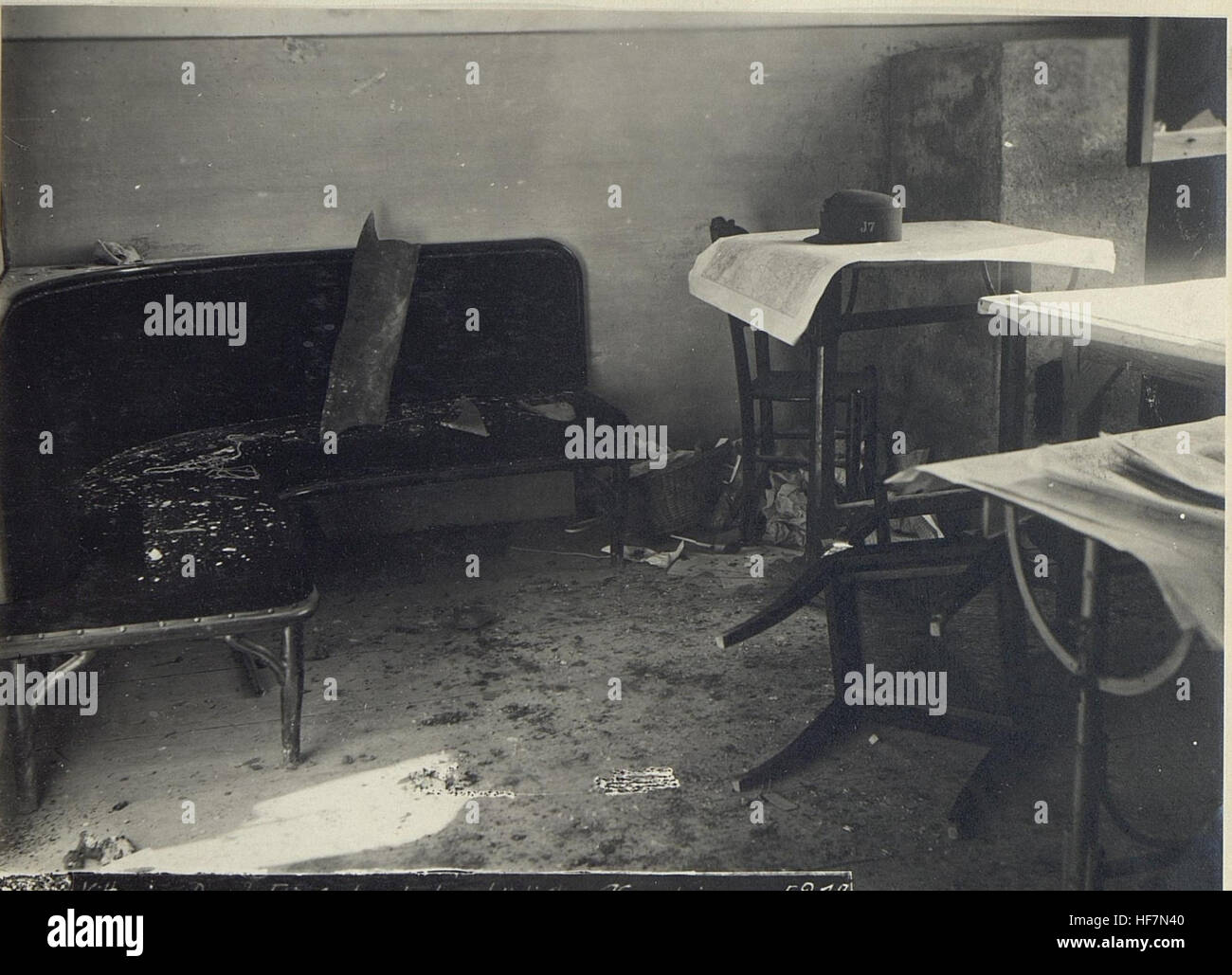 Vittorio, durch Fliegerbombe beschädigte Kanzlei. 15667766) Stock Photo
