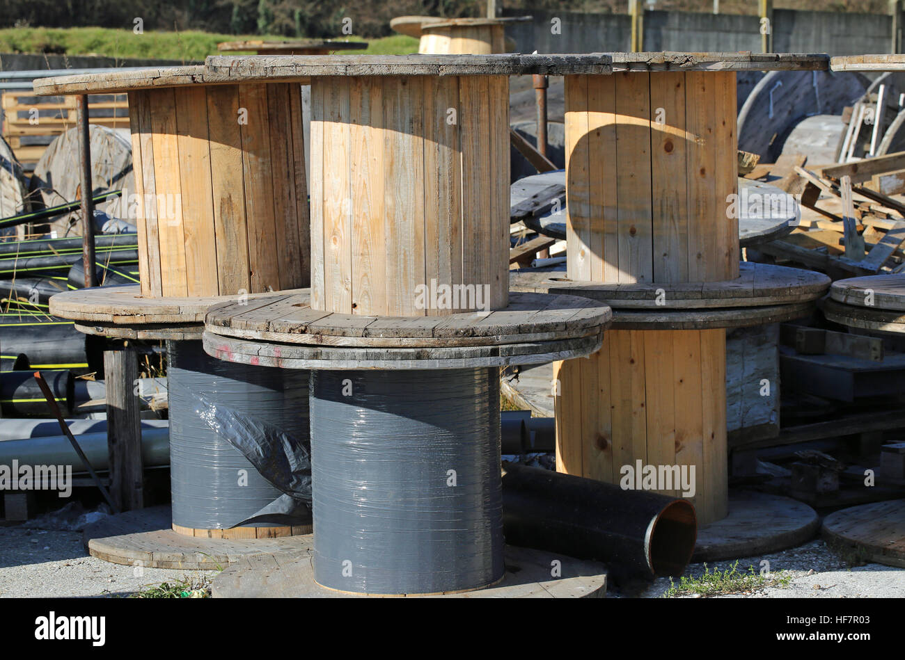 wooden reels for electrical cables in landfills for recyclable material