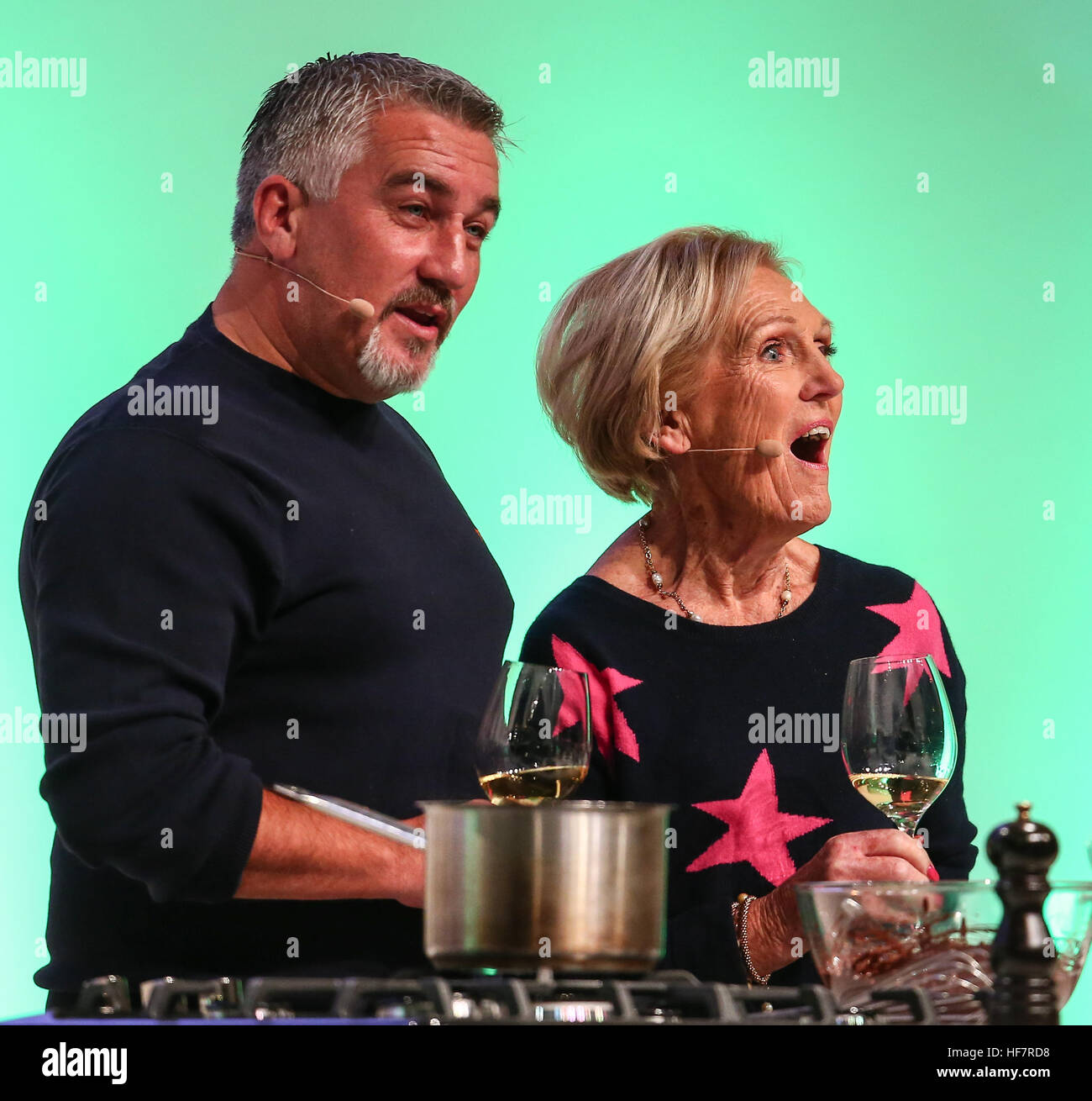 Mary Berry Los Ageless As She Stuns In Same NTA Dress She Wore 11 Years Ago - Foto 7