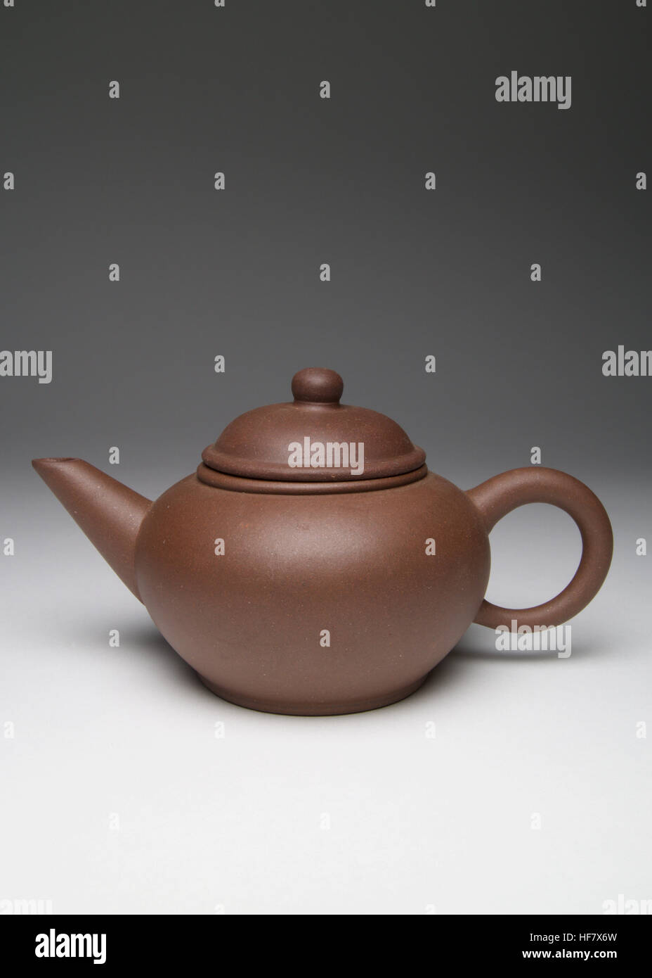 Vintage Chinese small yixing teapot. The small teapot measures 68mm