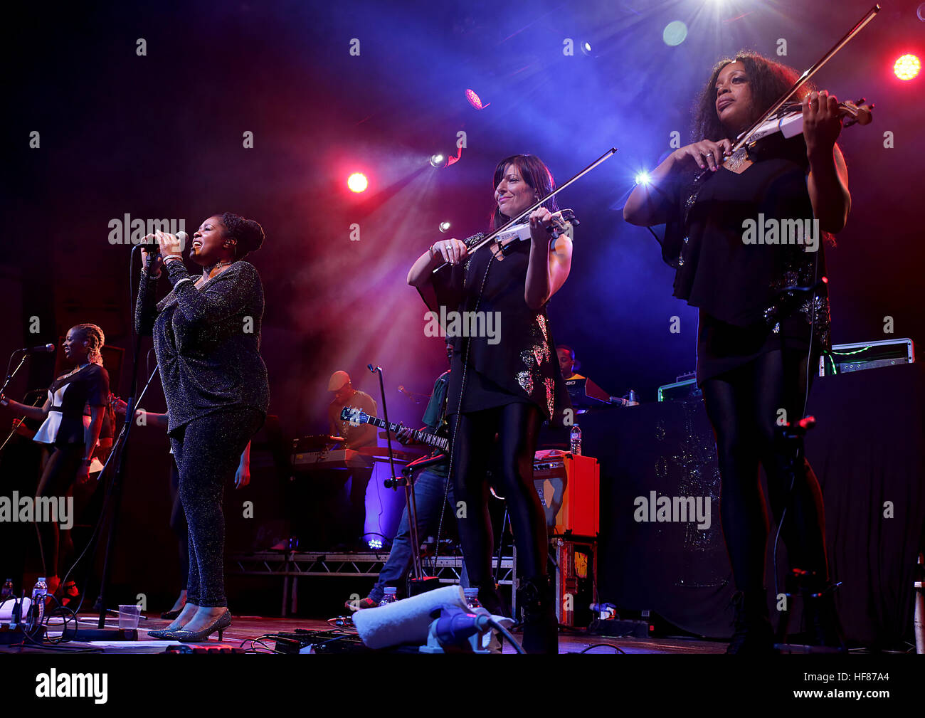 Soul II Soul perform live at Liverpool Guild of Students Featuring ...