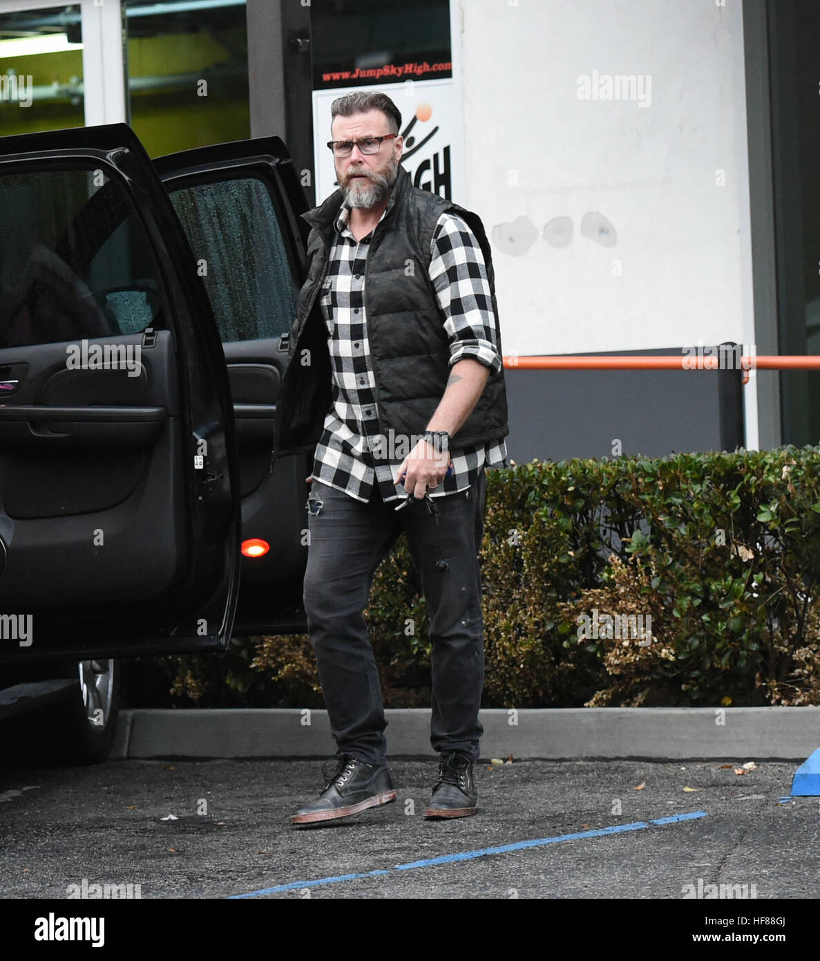 Dean McDermott takes his children to Sky High Sports trampoline park