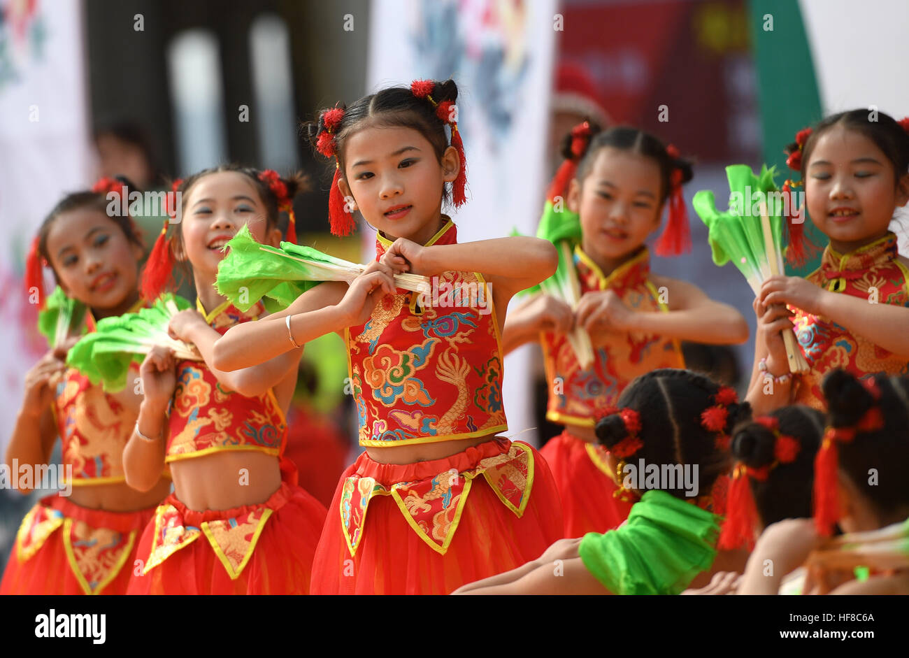 Rongan, China's Guangxi Zhuang Automonous Region. 28th Dec, 2016. Children perform in Chang'an Township in Rong'an County, south China's Guangxi Zhuang Automonous Region, Dec. 28, 2016. A celebration was held for the harvest of kumquat fruit here on Wednesday. © Lu Bo'an/Xinhua/Alamy Live News Stock Photo