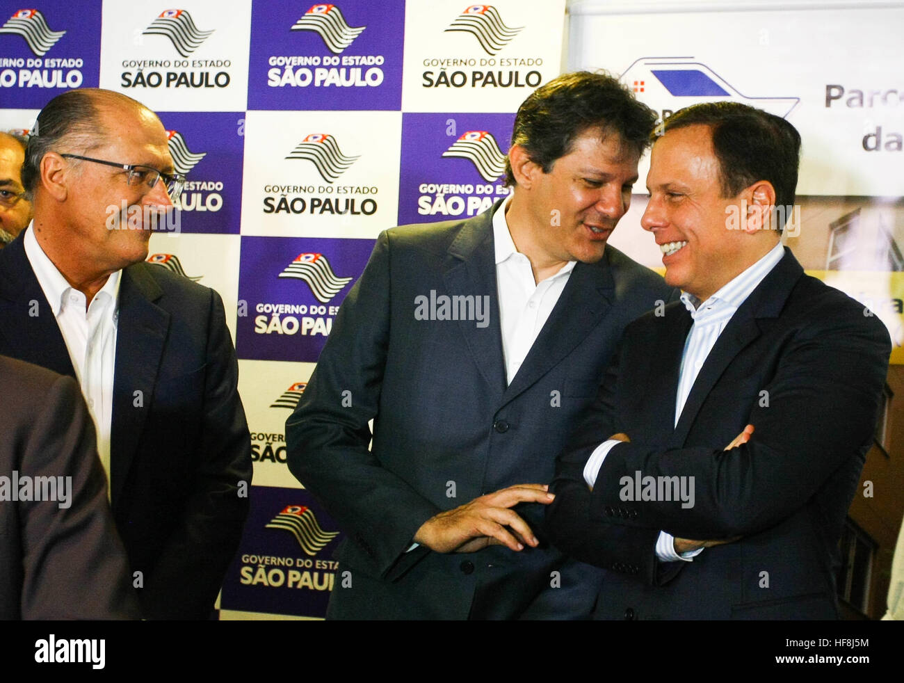 SÃO PAULO, SP - 29.12.2016: ENTREGA DE APARTAMENTOS DA PRIMEIRA PPP - Pictured from right. p/esq. Governor Geraldo Alckmin, Mayor Fernando Haddad and the mayor elected John Doria. Governor Geraldo Alckmin delivered on the morning of Thursday (29), at Rua São Caetano in downtown São Paulo, 126 apartments of the first Public-Private Partnership (PPP) in the country housing for low-income families. They attended the event Mayor Fernando Haddad and the mayor elected John Doria. (Photo: Aloisio Mauricio/Fotoarena) Stock Photo