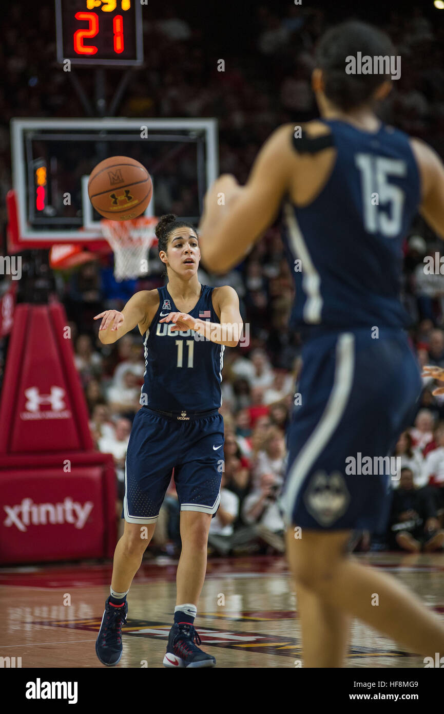 College Park, Maryland, USA. 29th Dec, 2016. KIA NURSE (11) passes to