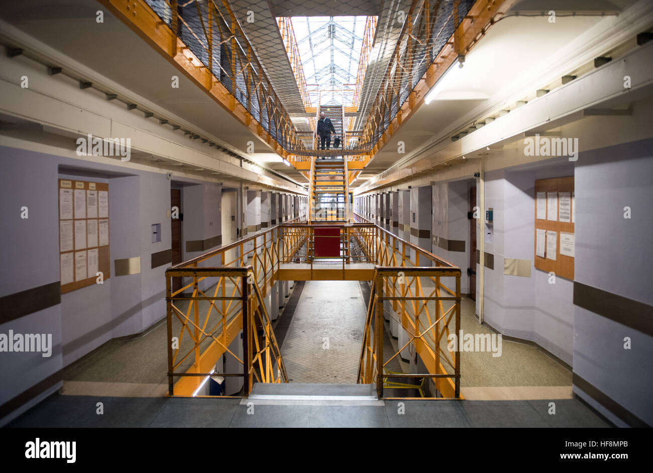 Remscheid, Germany. 8th Dec, 2016. View of the correctional facility (JVA) in Remscheid, Germany, 8 December 2016. More and more Islamic terrorists of different backgrounds are imprisoned in German correctional facilities. Two scholars of Islam are said to prevent their radicalisation. Photo: Bernd Thissen/dpa/Alamy Live News Stock Photo