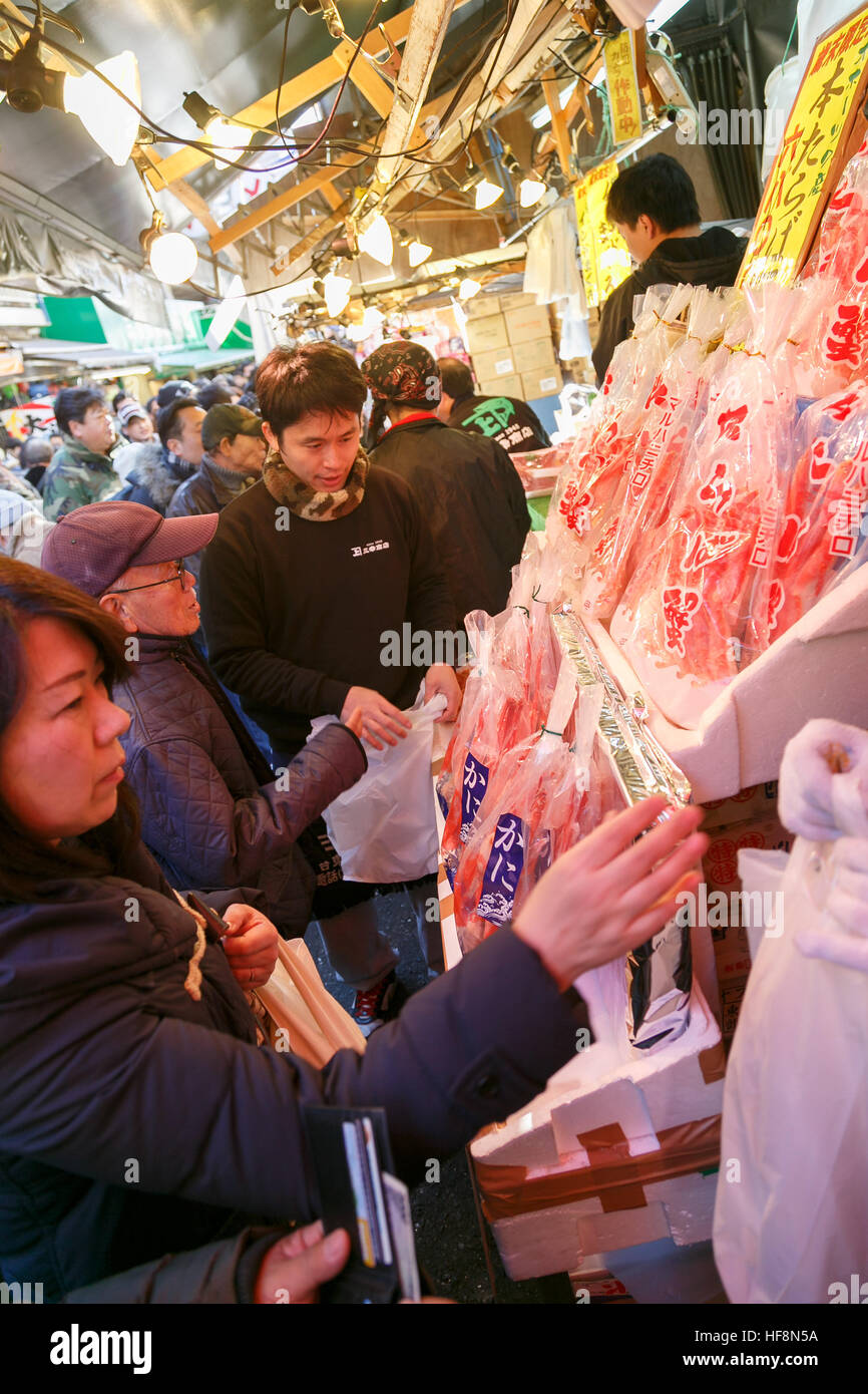 People shop along the street of Ameyoko district near Ueno station on December 30, 2016, Tokyo, Japan. Ameya Yokocho (Ameyoko) is a narrow shopping street with more than 500 retailers where year-end shoppers gather to buy traditional food for the New Year celebration (called osechi-ryori). © Rodrigo Reyes Marin/AFLO/Alamy Live News Stock Photo