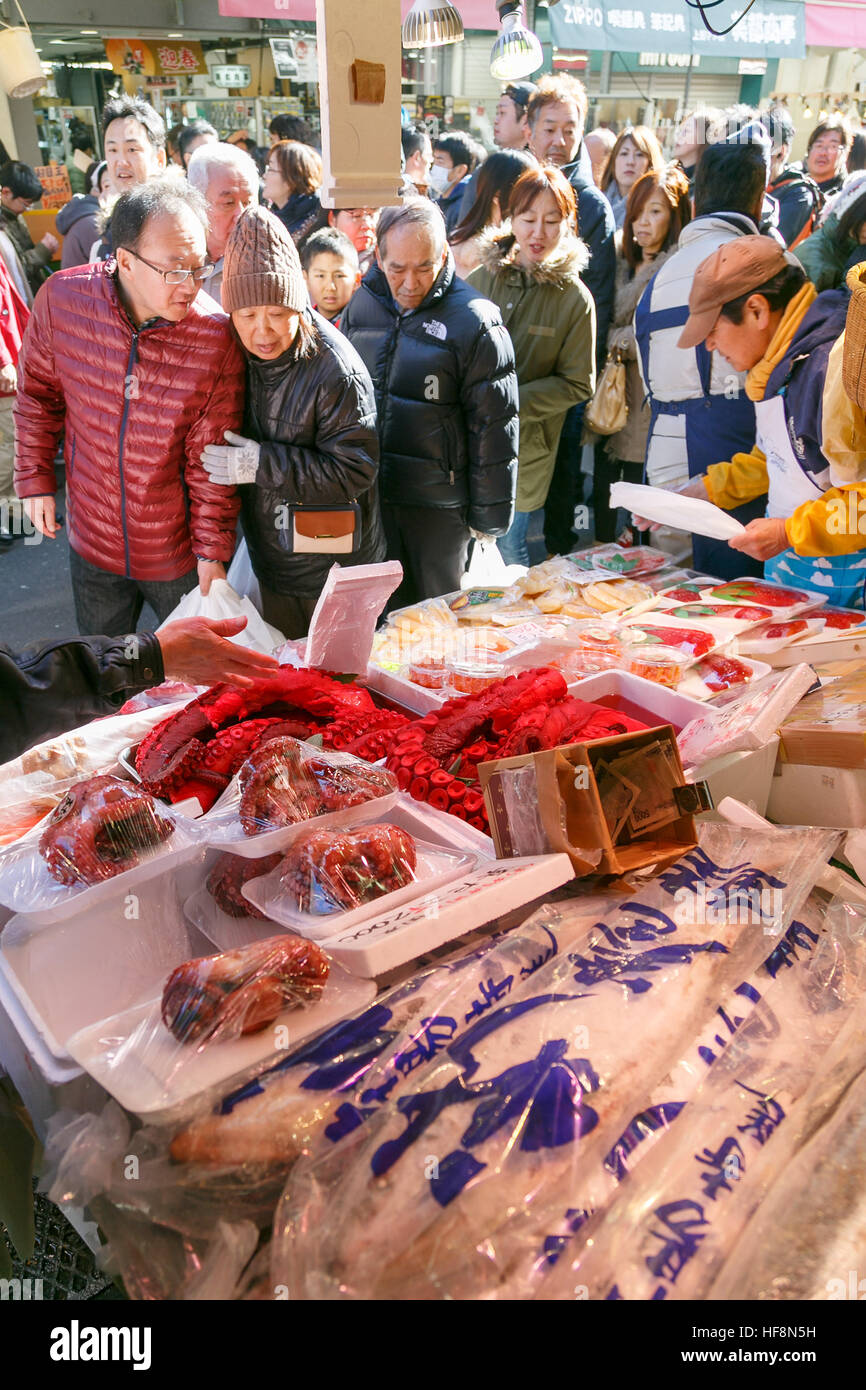 People shop along the street of Ameyoko district near Ueno station on December 30, 2016, Tokyo, Japan. Ameya Yokocho (Ameyoko) is a narrow shopping street with more than 500 retailers where year-end shoppers gather to buy traditional food for the New Year celebration (called osechi-ryori). © Rodrigo Reyes Marin/AFLO/Alamy Live News Stock Photo