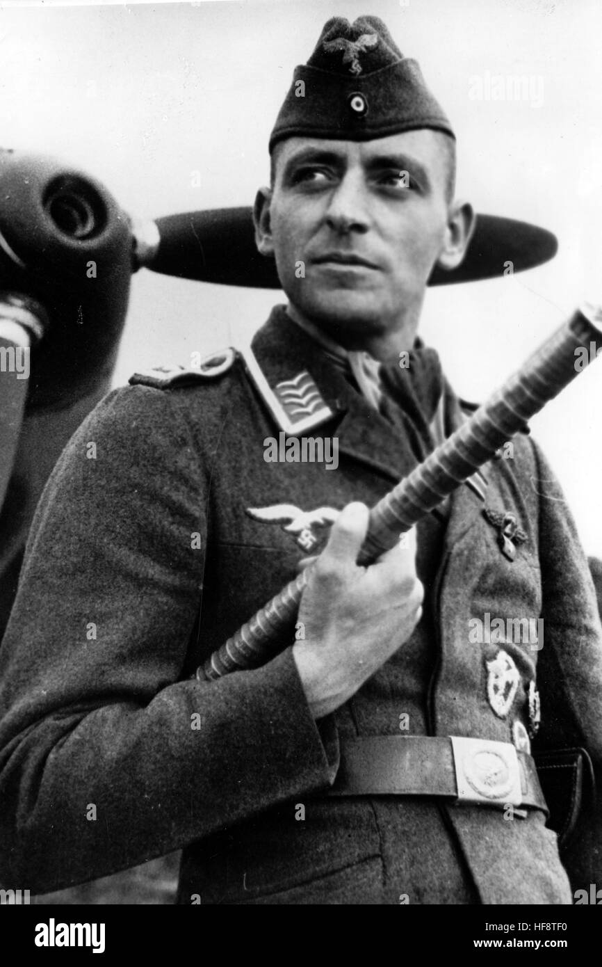 The Nazi propaganda image shows a combat pilot of the German Luftwaffe. Published in November 1941. Fotoarchiv für Zeitgeschichte - NO WIRELESS SERVICE - | usage worldwide Stock Photo