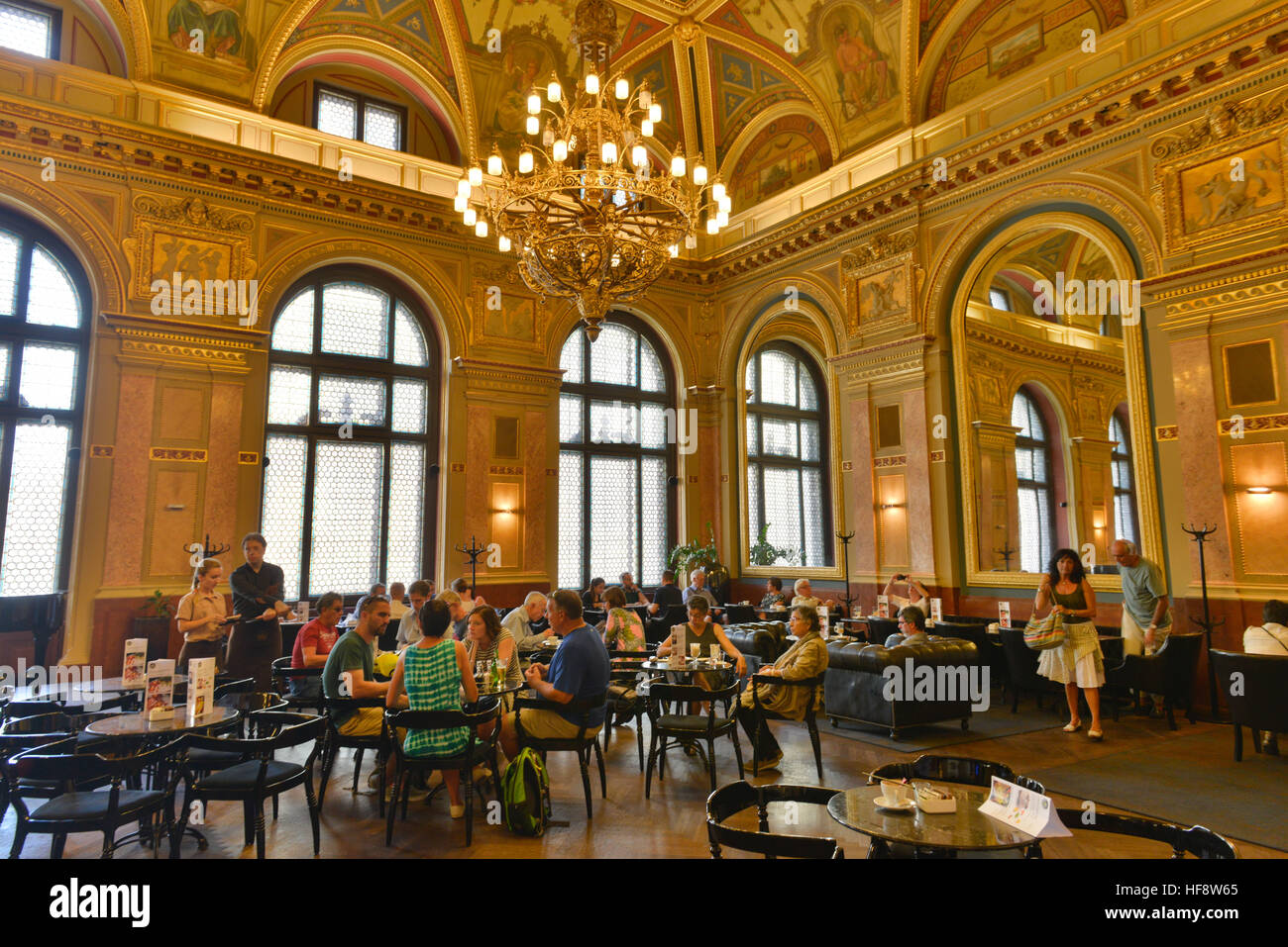 Buchcafe, Pariser Kaufhaus, Andrassy ut, Budapest, Ungarn, Book cafe, Paris  department store, Hungary Stock Photo - Alamy