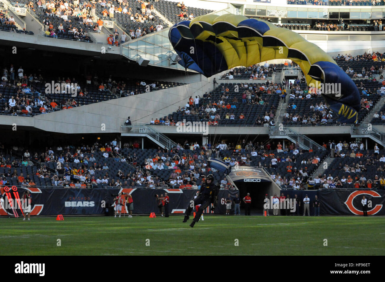 DVIDS - Images - Chicago Bears Honor the Military for Veterans Day at  Soldier Field [Image 8 of 10]