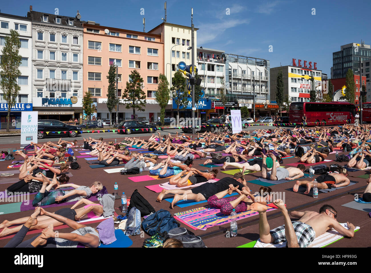 Public yoga on The Reeperbahn, St. Pauli, Hamburg, Germany Stock Photo