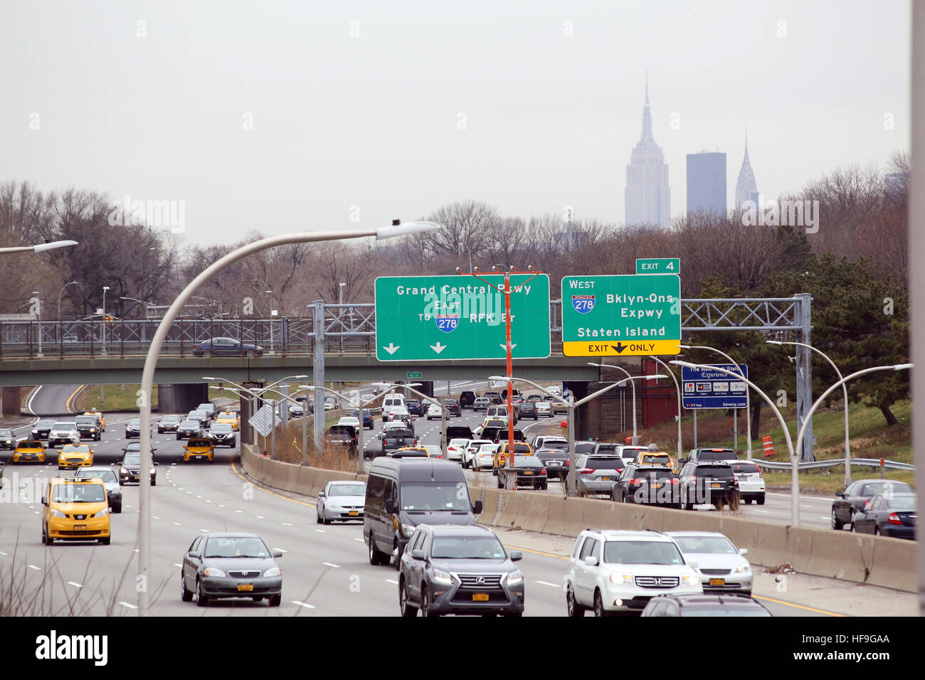 Light traffic on the Grand Central Parkway near Laguardia Airport, Queens, NY, USA Stock Photo