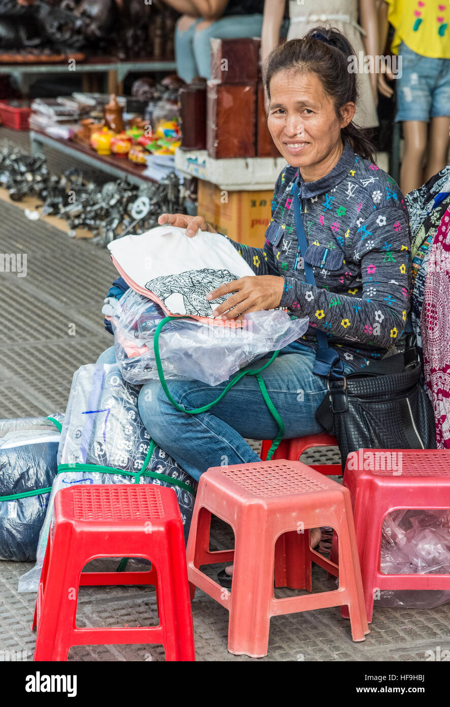 Phnom Penh shopping centre vendor Stock Photo