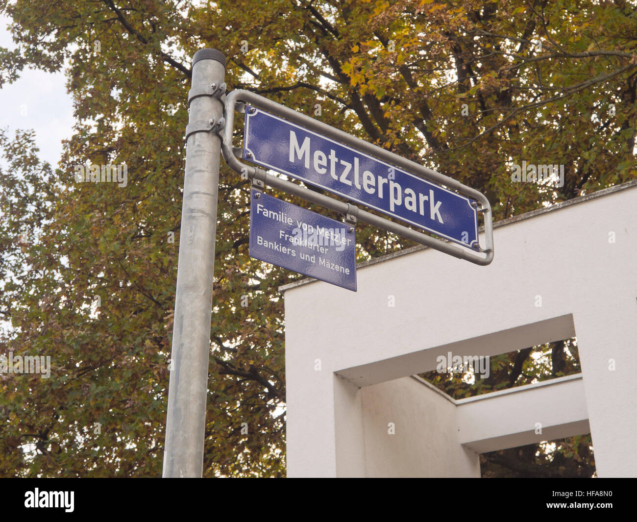 the-metzlerpark-in-frankfurt-am-main-germany-a-small-oasis-between-the