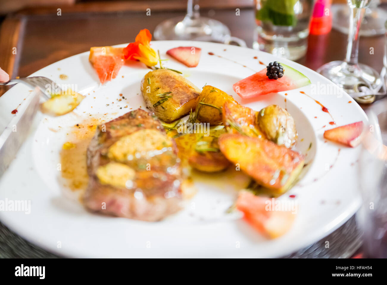 Beef steak baked potato hi-res stock photography and images - Alamy