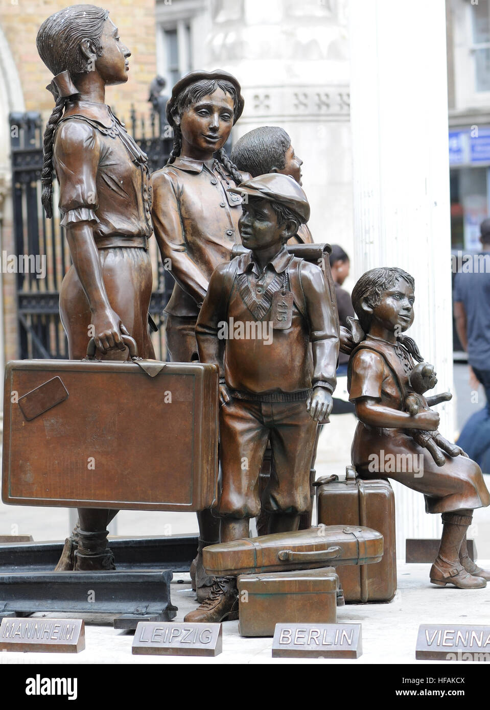 Frank Meisler’s bronze  sculpture Kindertransport – The Arrival. Liverpool Street Station, London, UK Stock Photo