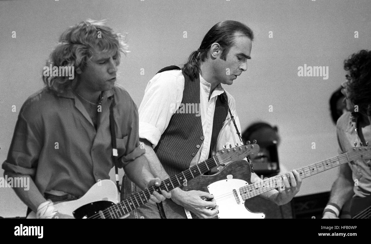 Status Quo lead guitarist Rick Parfitt (l) and vocalist-guitarist Francis Rossi performing at Wembley Stadium during the Live Aid concert. Stock Photo
