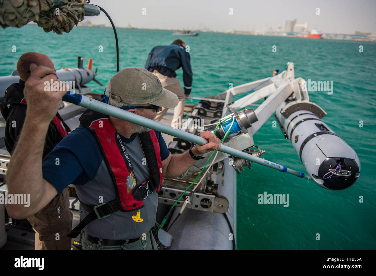 130311-N-LX571-117 5TH FLEET AREA OF RESPONSIBILITY At Sea (Mar. 11, 2013) Unmanned underwater vehicle (UUV) operator Charlie Baker, attached to Commander, Task Group (CTG) 56.1, recovers a UUV during buoyancy testing.  CTG 56.1 provides mine countermeasure, explosive ordnance disposal, salvage diving, and force protection for the U.S. 5th Fleet. (U.S. Navy photo by Mass Communication Specialist 1st Class Julian Olivari/Released) CTG 56.1 conducts UUV operations 130311-N-LX571-117 Stock Photo