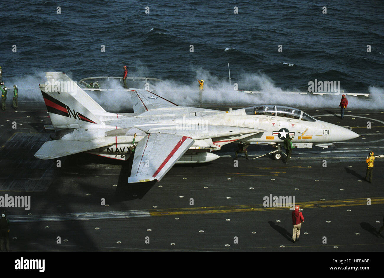 A US Navy (USN) F-14A Tomcat, Fighter Squadron 154 (VF-154), Black Knights, Naval Air Station (NAS) Lemoore, California (CA), on Catapult 3 (Cat 3) getting ready for launch off the deck of the Kitty Hawk Class Aircraft Carrier USS CONSTELLATION (CV 64) while on tour in the Indian Ocean. F-14A of VF-154 on deck of USS Constellation (CV-64) in 1987 Stock Photo