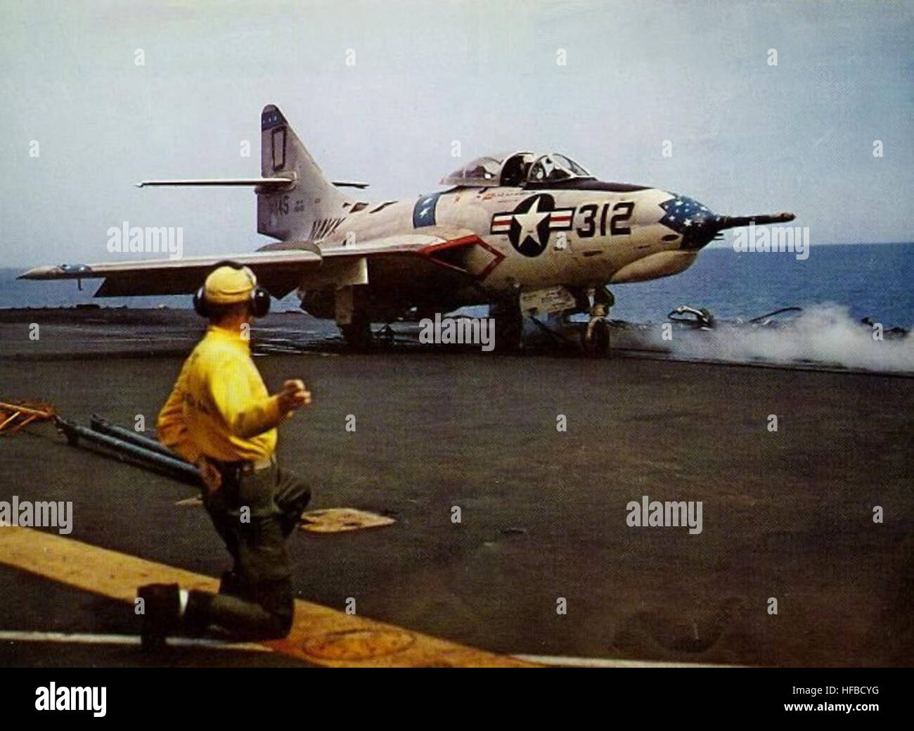 F 9 f 8. F9f cougar. F9f-8 cougar. F9f-8b cougar. F9f cougar an/APG-30.