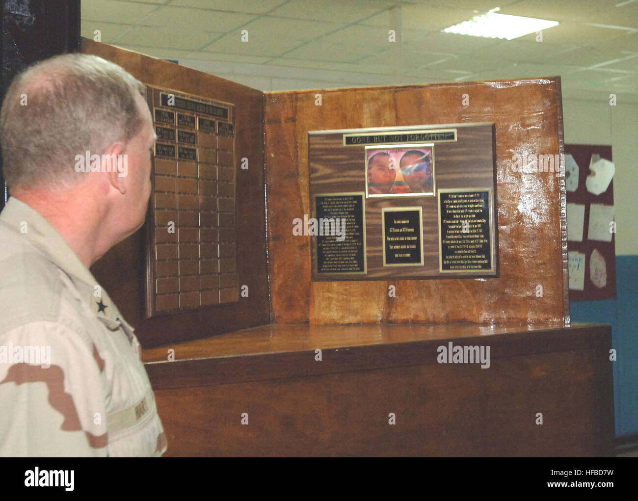 071123-N-1003P-013 CAMP LEMONIER, Djibouti (November 23, 2007)— Rear Adm. James Hart, Combined Joint Task Force commander, looks at the Leadership Recognition Award Plaque during the Dedication Ceremony Nov. 23 that honors the lives and service of Sgt. Gregory Fejeran and Sgt.Chris Fernandez, who lost their lives in a vehicle accident in March 2007. The dedication will focus on the contributions and the differences that were made within their unit, the U.S., and CJTF-HOA. U.S. Navy photo by Mass Communication Specialist 1st Class Mary Popejoy (RELEASED) Fallen Comrades Remembered With Leadersh Stock Photo