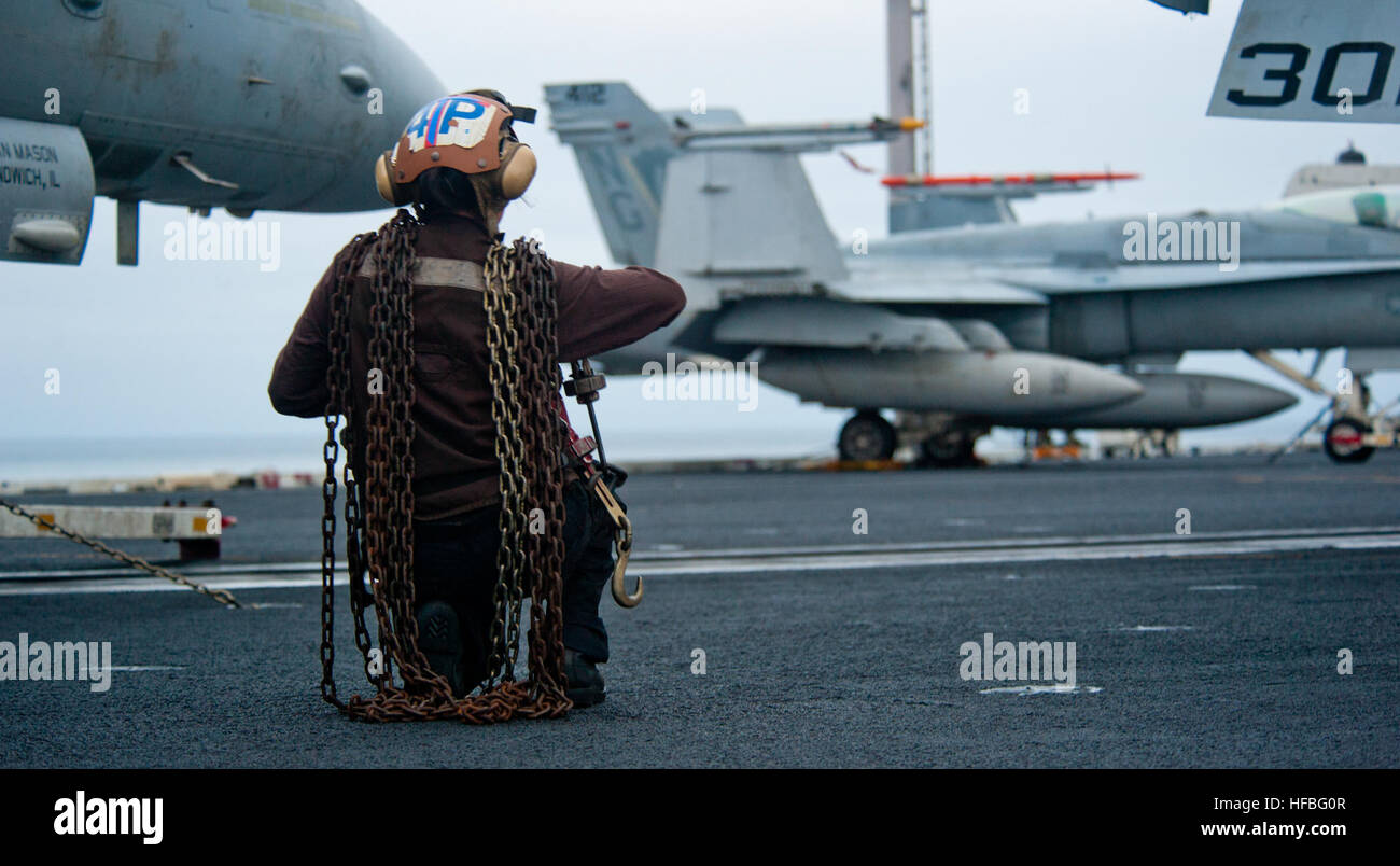 Tie down chains hires stock photography and images Alamy