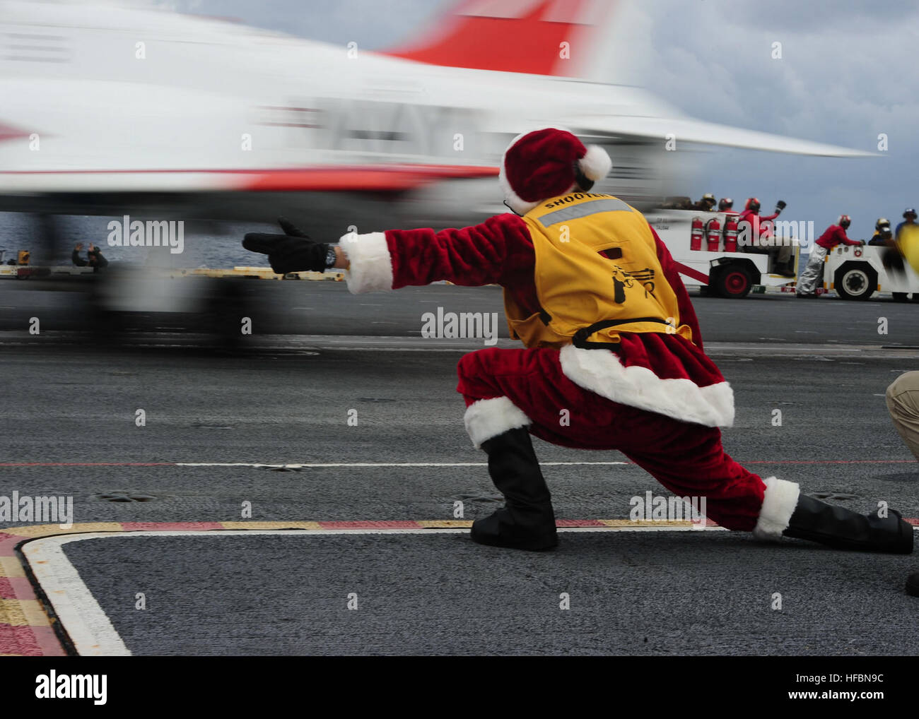 161210-N-VH385-231 ATLANTIC OCEAN (Dec. 10, 2016) Santa Claus gives the signal to launch a T-45C Goshawk from Training Air Wing Two (TRAWING) 2 on the flight deck of the aircraft carrier USS George Washington (CVN 73). George Washington, homeported in Norfolk, is underway conducting carrier qualifications in the Atlantic Ocean. (U.S. Navy photo by Petty Officer 3rd Class Wyatt L. Anthony) 161210-N-VH385-231 161210-N-VH385-231 Stock Photo