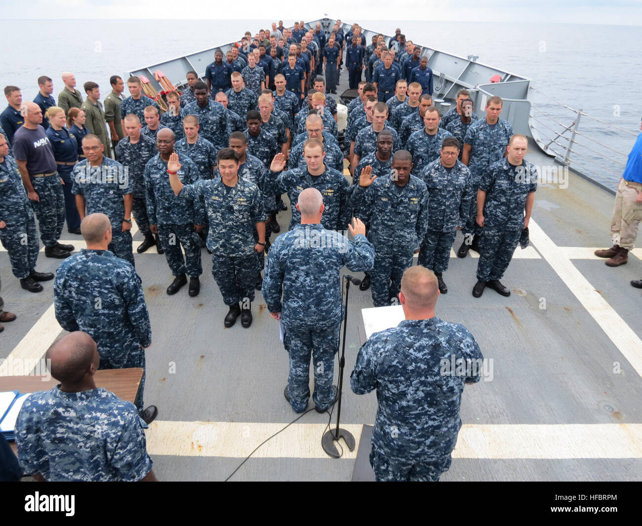Commanding officer of uss nicholas ffg 47 hi-res stock photography and ...