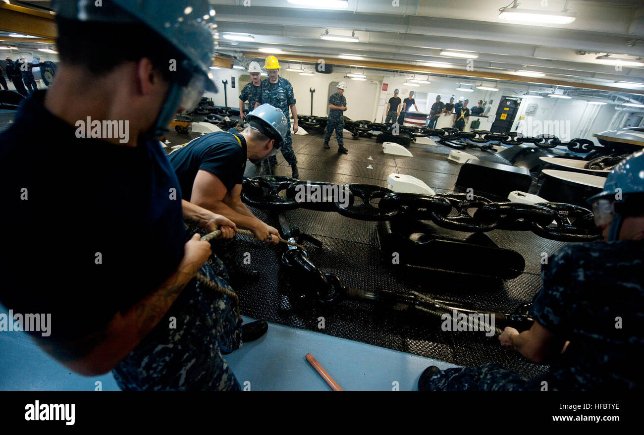 110515-N-2TU221-153 MANILA (May 15, 2011) Sailors assigned to the deck department aboard the aircraft carrier USS Carl Vinson (CVN 70) remove a pelican hook from the port side anchor chain on the foc’sle as the ship anchors in Manila Bay. The Carl Vinson Carrier Strike Group is underway in the U.S. 7th Fleet area of responsibility. (U.S. Navy photo by Mass Communication Specialist 3rd Class Travis K. Mendoza/Released)  - Official U.S. Navy Imagery - USS Carl Vinson Sailors remove a pelican hook from the port side anchor chain Stock Photo