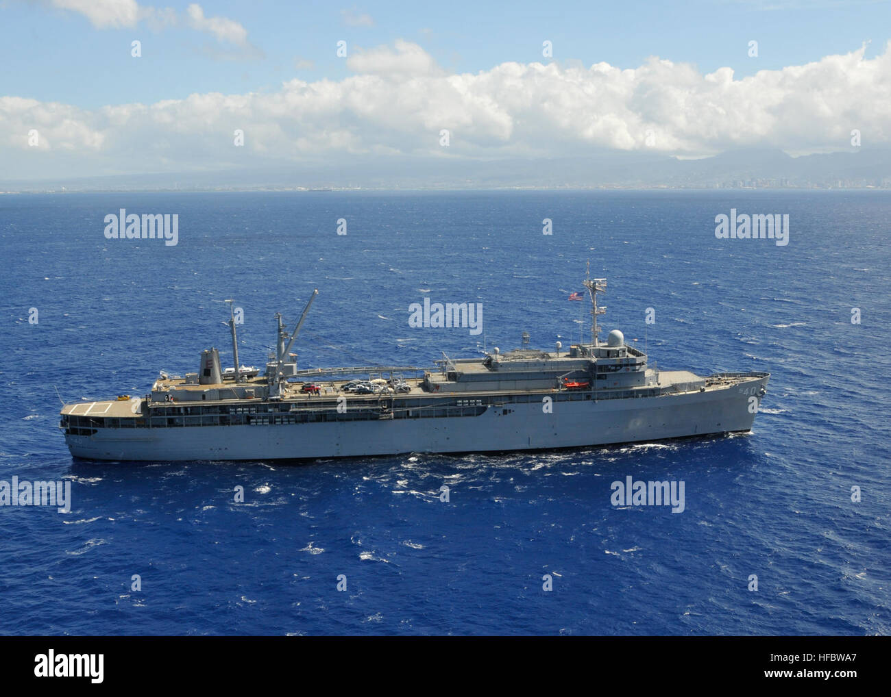 The submarine tender USS Frank Cable (AS 40) transits the Pacific Ocean ...