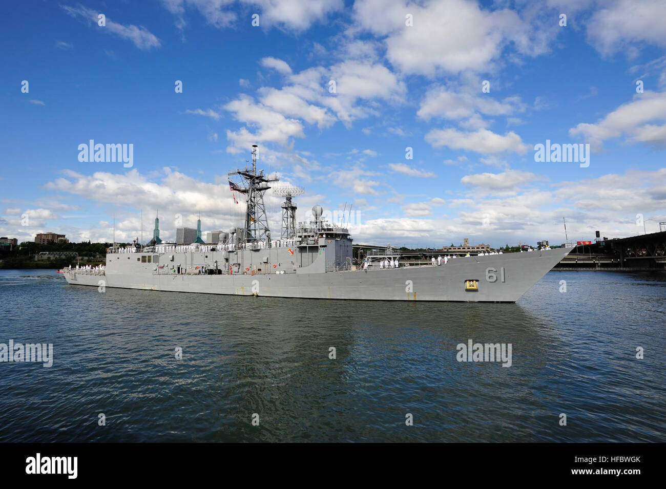 Guided-missile frigate USS Ingraham (FFG 61) arrives at Tom McCall ...