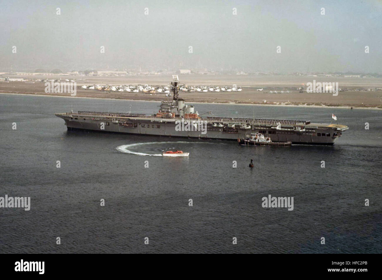 HMAS Melbourne (R21) c1960s Stock Photo Alamy
