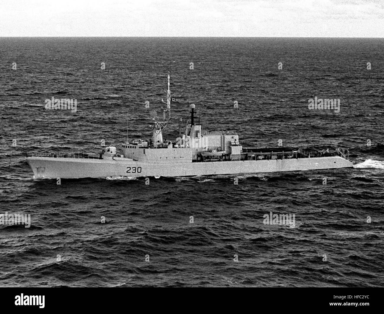 HMCS Margaree (DDH 230) underway 1990 Stock Photo - Alamy