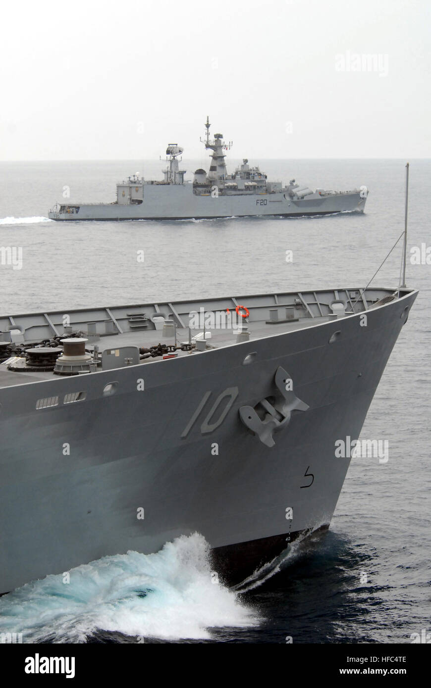 081020-N-1635S-004 INDIAN OCEAN (Oct. 20, 2008) The Indian Navy ship ...