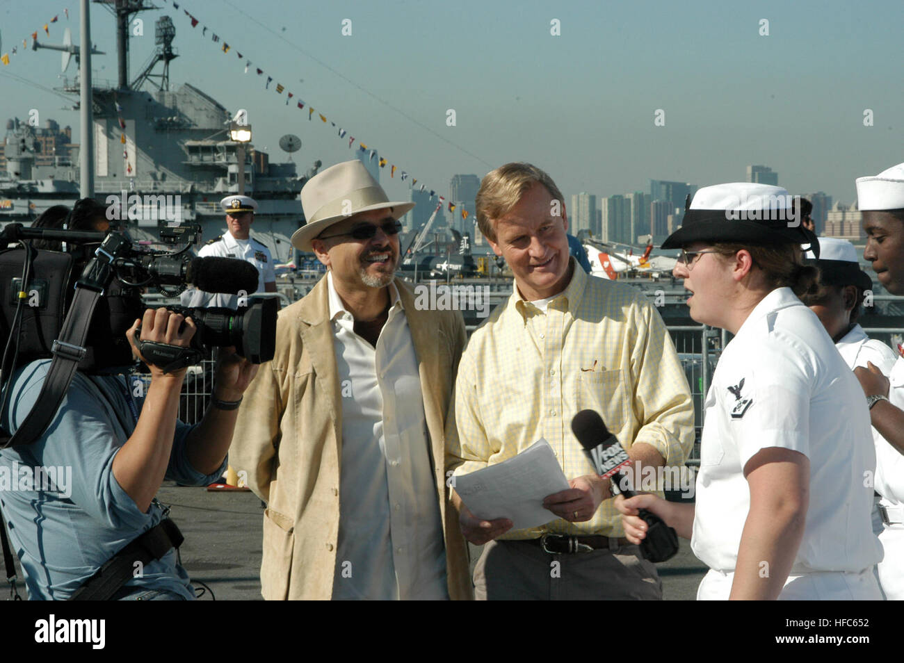 050527-N-7695R-006 New York City (May 27, 2005) Ð Actor Joe Pantoliano, left, and News Anchor and Co-Host of Fox and Friends, Steve Doocey, center, speak with a Sailor aboard USS John F. Kennedy (CV 67) during Fox News coverage of Fleet Week 2005. Fleet Week allows the community to celebrate the sacrifices made by the U.S. Navy, Marine Corps, and Coast Guard by giving them the opportunity to visit the city and experience the ÒBig Apple'sÓ hospitality. U.S. Navy photo by PhotographerÕs Mate Airman Anthony Riddle (RELEASED) Joe Pantoliano Navy uncropped Stock Photo