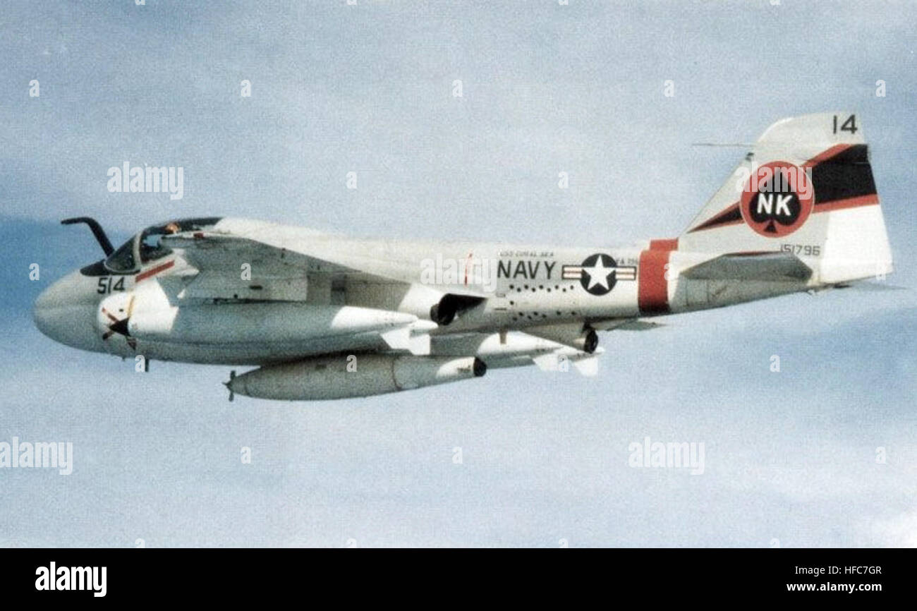 ka-6d-intruder-of-va-196-in-flight-c1982-HFC7GR.jpg