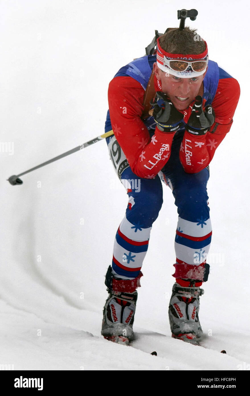 World Class Athlete Sgt. Lawton Redman coasts down a hill during the anchor leg of the men's 4 x  7.5km biathlon relay at Soldier Hollow in Midway, Utah, during the 2002 Winter Olympic Games, Feb. 20, 2002. The United States would finish the race in 15th place, 6:44.8 behind the leader.  (U.S. Navy photo Journalist 1st Class Preston Keres) (Released) Lawton Redman 2002 Winter Olympics Stock Photo